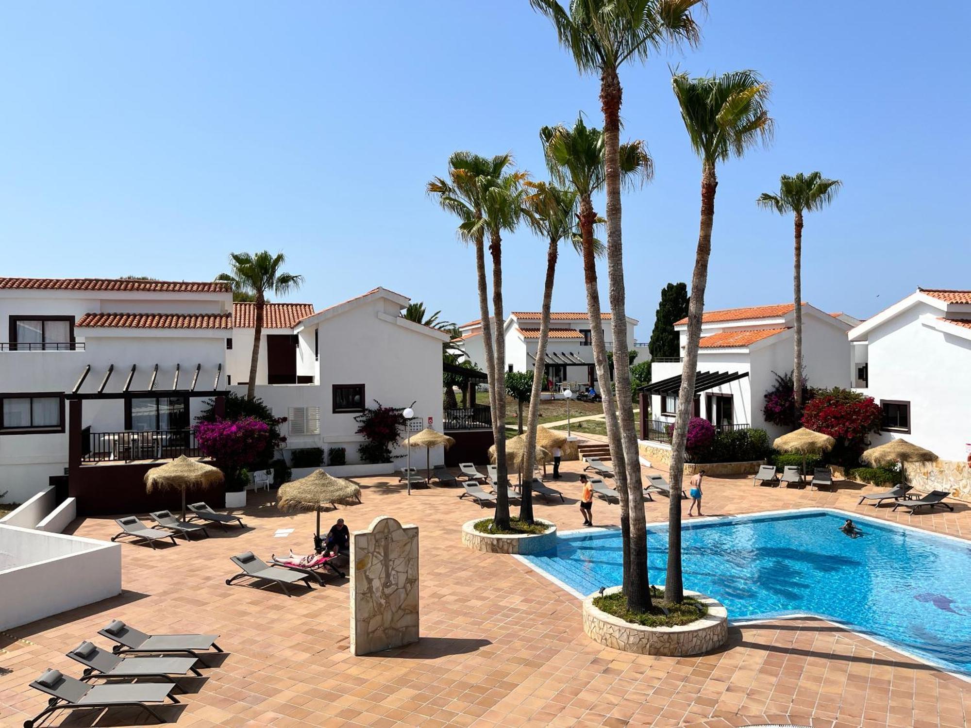Nuramar Aparthotel Cala en Bosch Dış mekan fotoğraf