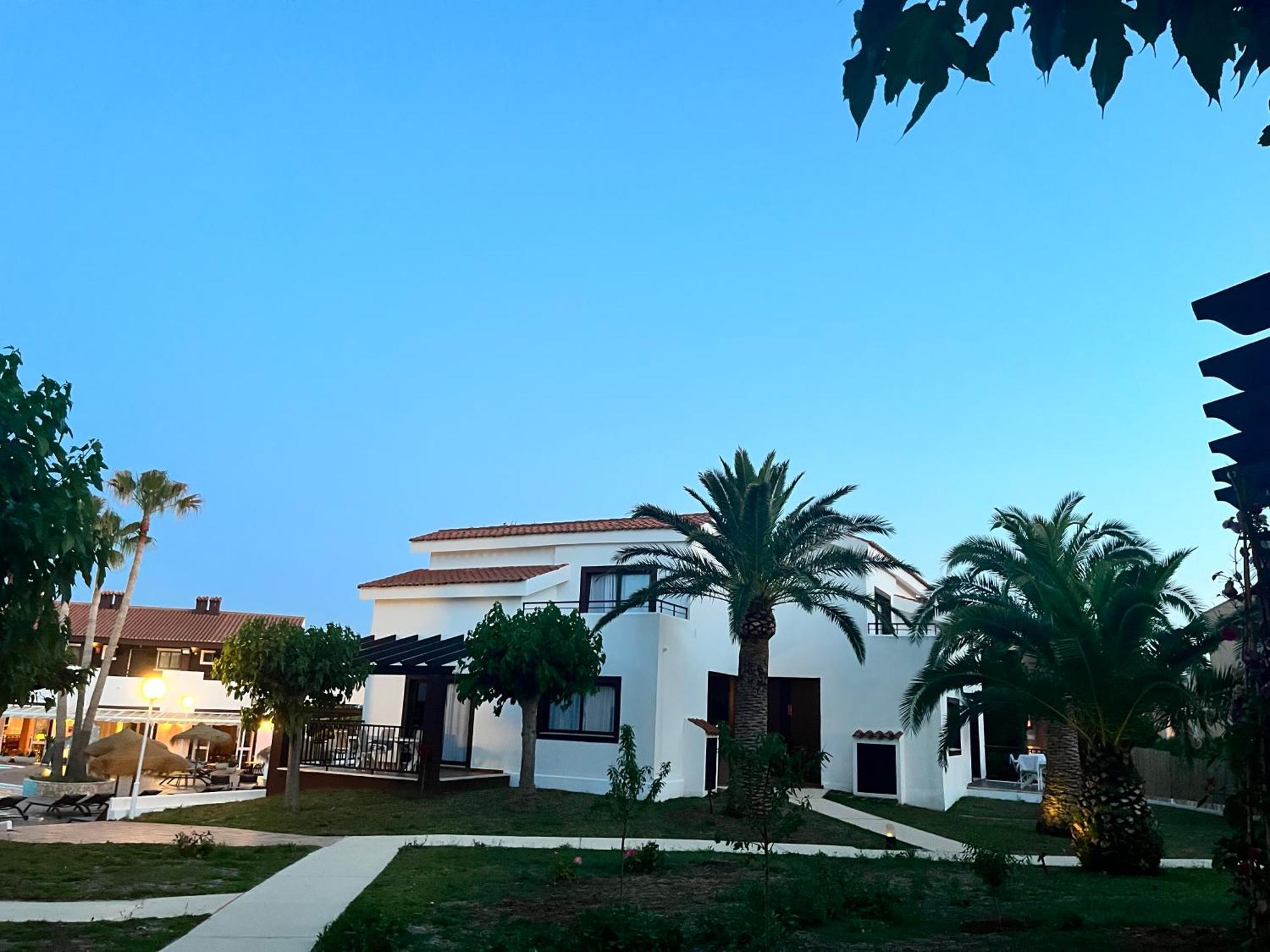 Nuramar Aparthotel Cala en Bosch Dış mekan fotoğraf
