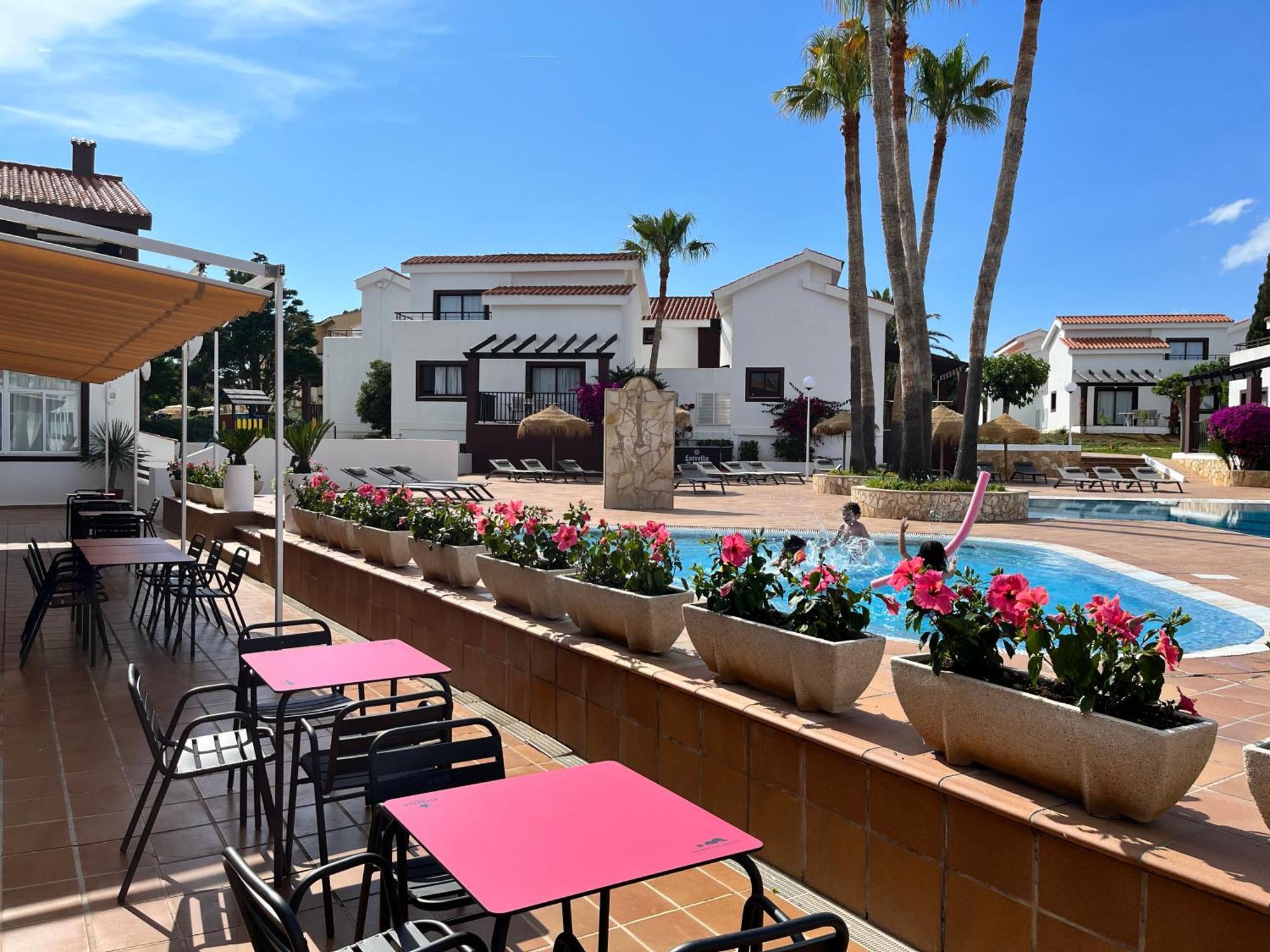 Nuramar Aparthotel Cala en Bosch Dış mekan fotoğraf