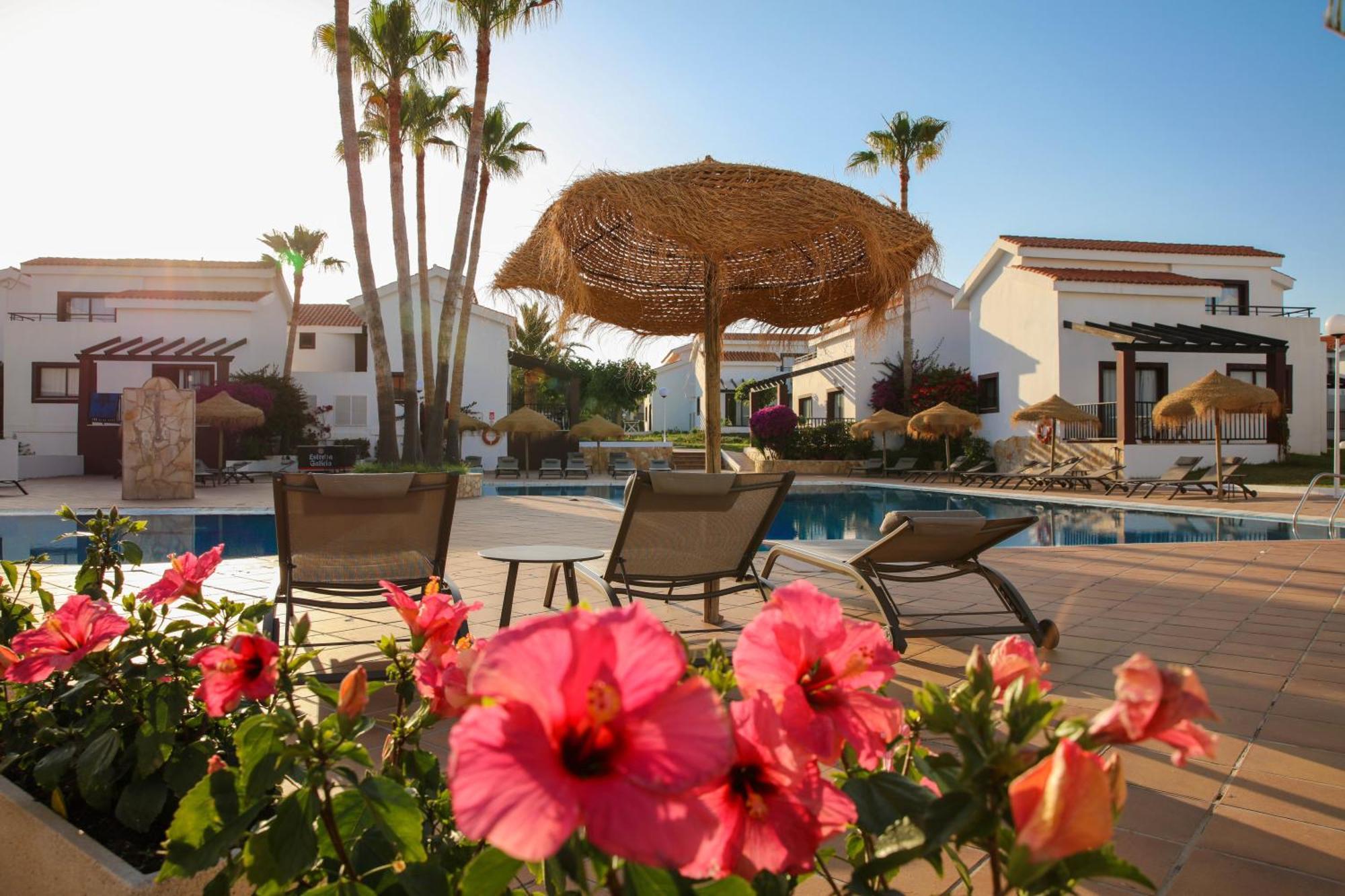 Nuramar Aparthotel Cala en Bosch Dış mekan fotoğraf