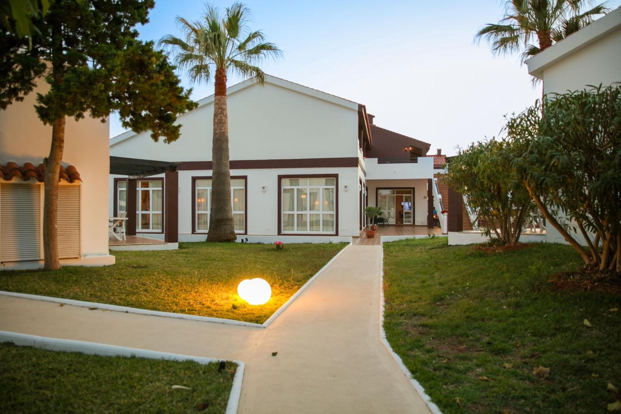 Nuramar Aparthotel Cala en Bosch Dış mekan fotoğraf