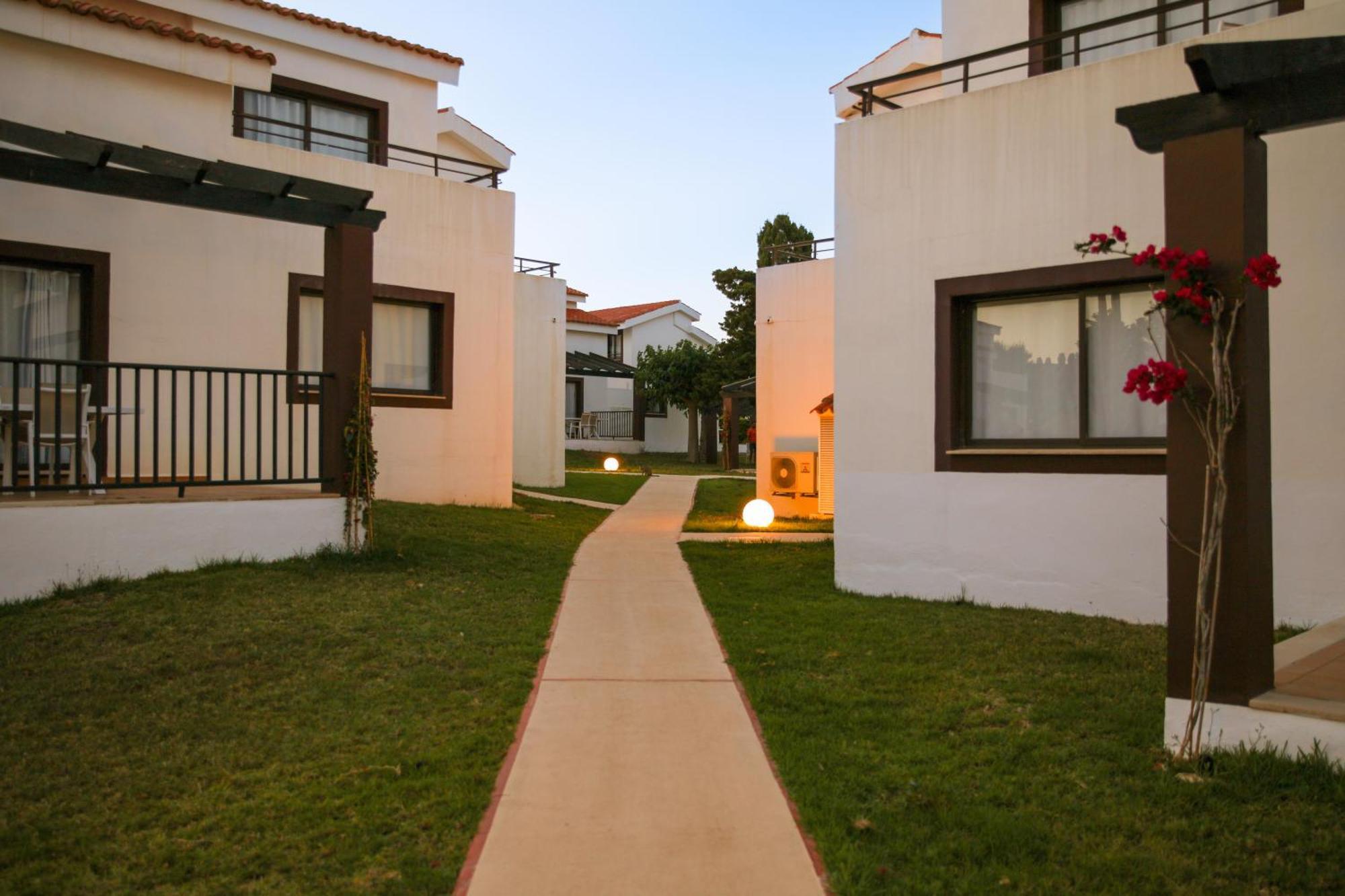 Nuramar Aparthotel Cala en Bosch Dış mekan fotoğraf