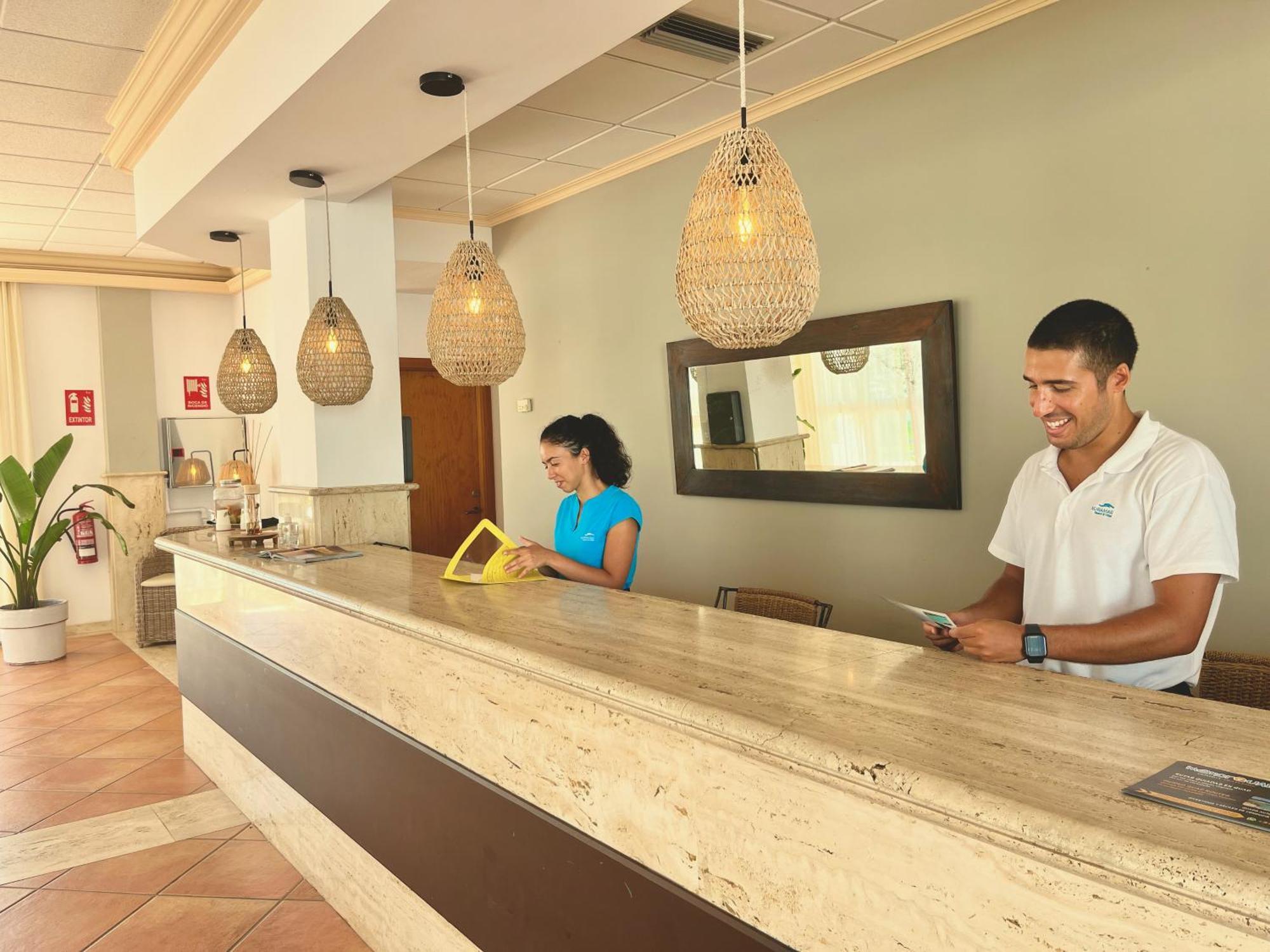 Nuramar Aparthotel Cala en Bosch Dış mekan fotoğraf